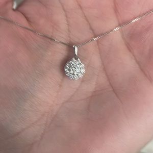 IGI certified diamond necklace by unique moments.